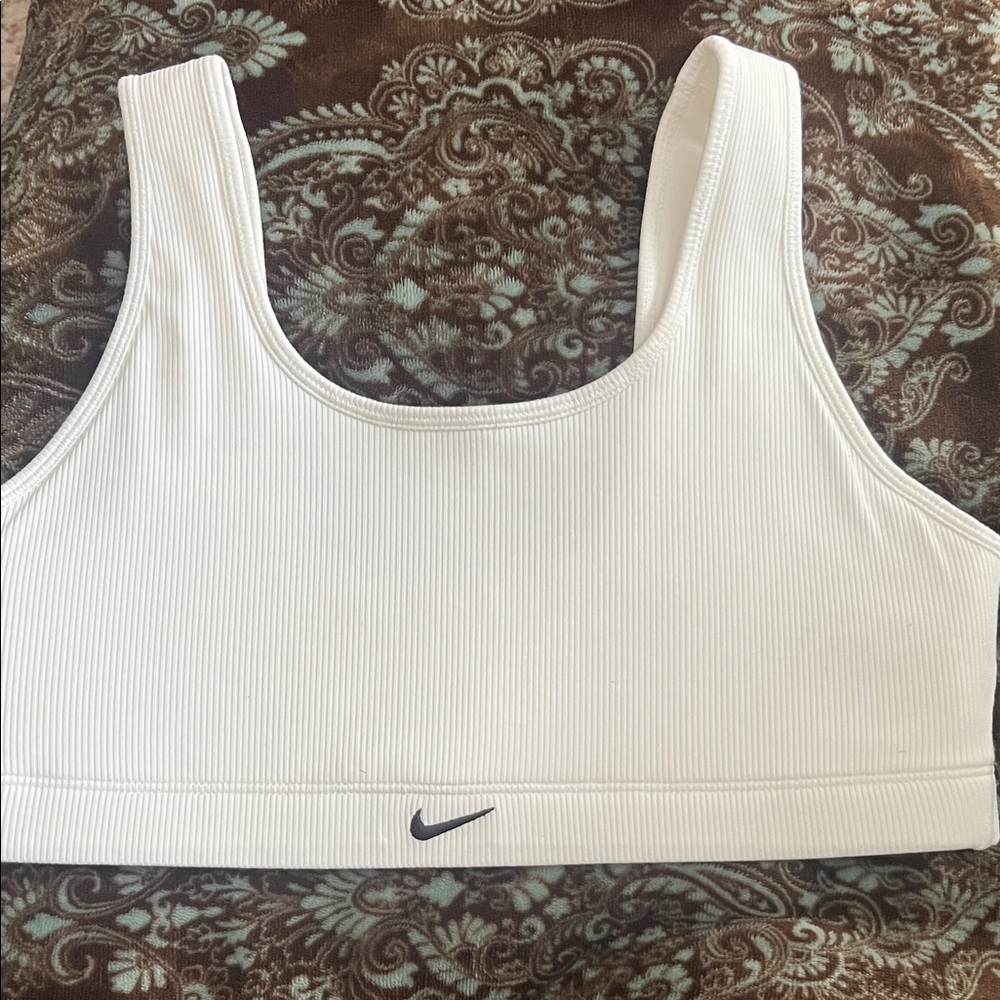 Nike Alate Women's Ribbed White Sports Bra